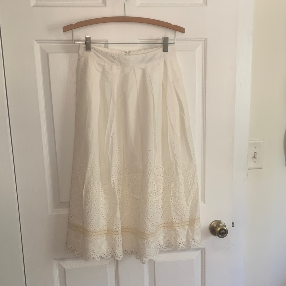 French Connection cream colored eyelet skirt with pockets size 4